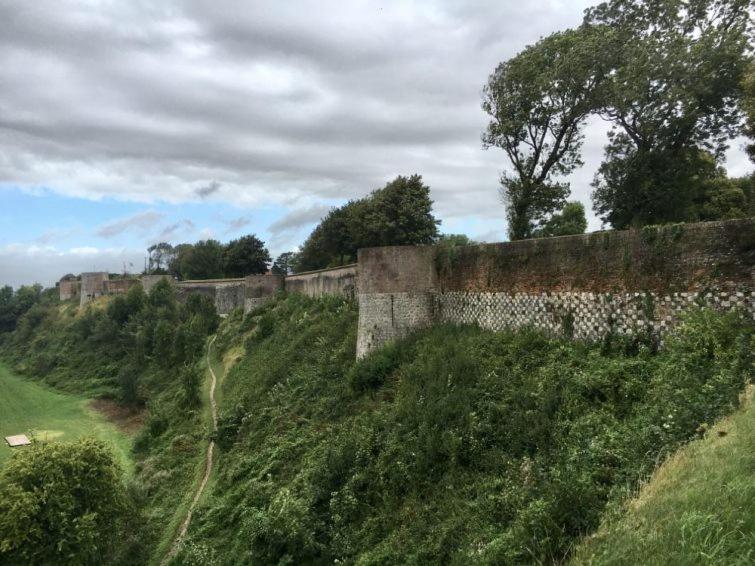 Vila Au Dela Des Remparts Montreuil  Exteriér fotografie